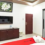 Reddoorz Plus Near Universitas Methodist Medan